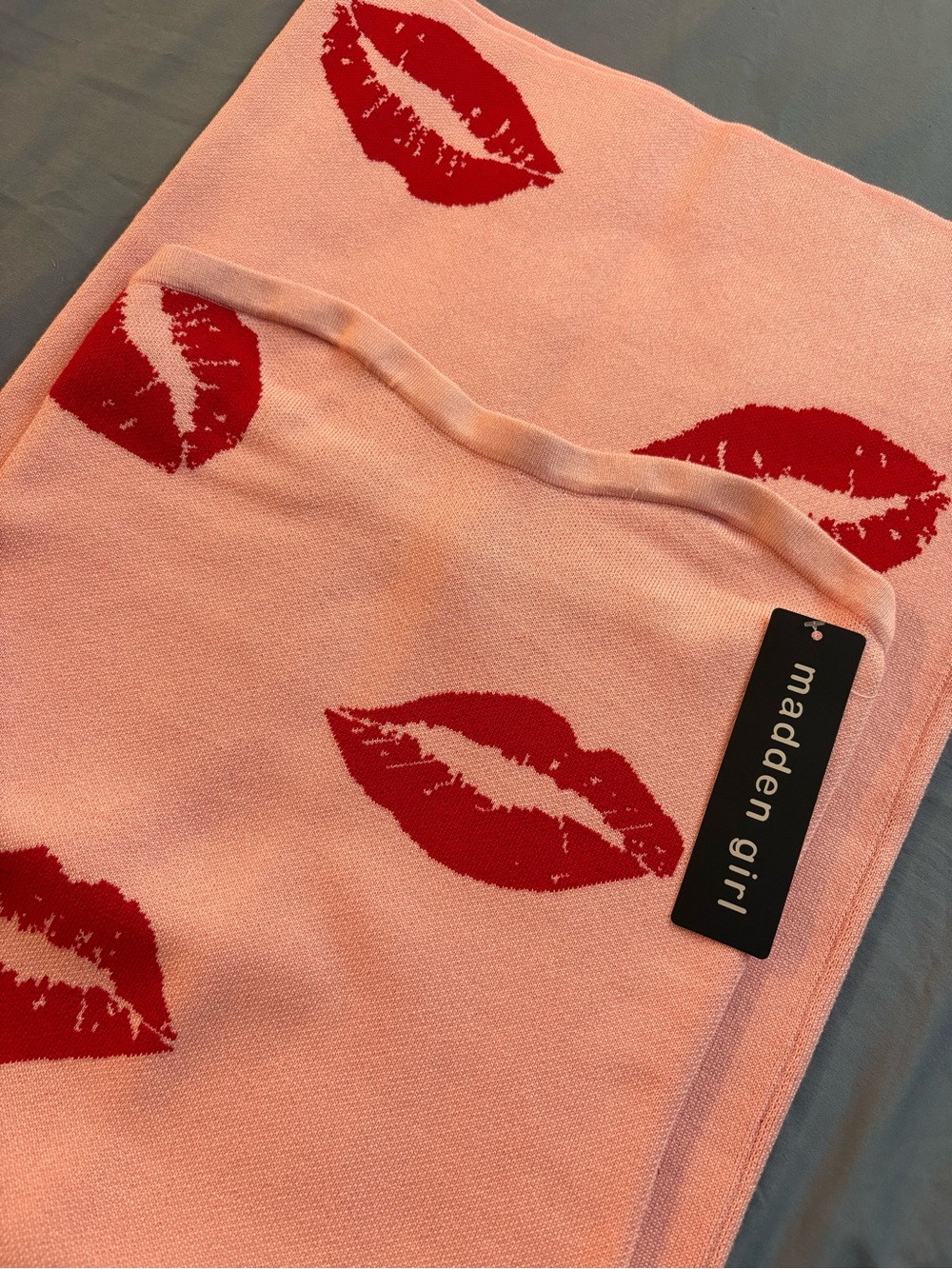 💋 Madden Girl by Steve Madden Strapless Lip Print Sweater Dress NWT Size Small - Picture 3 of 9